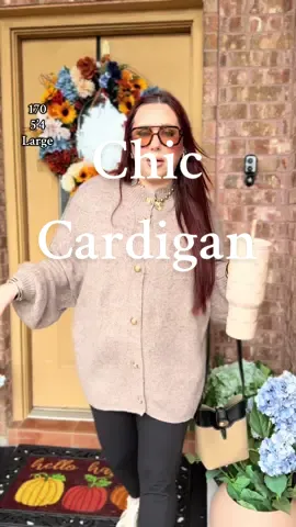 This button down cardigan is soooo cozy and chic! #cardigan #womenscardigan #cardiganoutfit #fallfashion #cardigansweater 