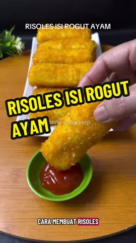 masaknya pakai wajan anti lengket dari freemir  @vannacobaresep  RISOLES ISI ROGUT AYAM Bahan isian / rogut ayam  : sepotong filet dada ayam (500gr) rebus lalu suir 2 batang wortel serut lalu rebus 1 batang bawang daun iris tipis 1 batang sledri iris tipis 6 buah bawang merah iris tipis 50 gr terigu 250 ml susu cair tawar 2 sdm margarine untuk menumis 1 sdt garam 1 sdt kaldu ayam bubuk 1/4 sdt pala bubuk 1/2 sdt merica bubuk 3 sdm gula pasir Bahan kulit : 150 gr terigu pro sedang 1/4 sdt garam 2 butir telur kocok lepas 400 ml air 2 sdm minyak goreng Bahan pelapis 50 gr terigu 100 ml air 250 gr tepung roti #risoles  #rogutayam  #risolesayam 