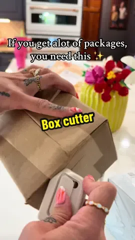 If you’re anything like me and get packages all day long, you need something like this. It works so well cuts, amazing and retract so it will not cut you. #boxcutter #contentcreatorstruggles #packages  