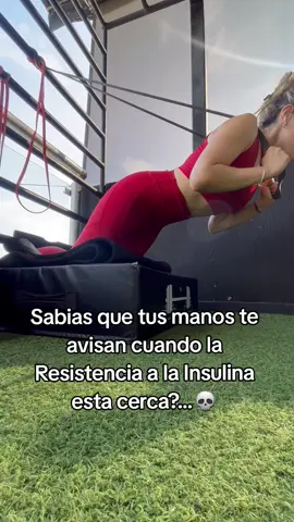 tengo resistencia a la insulina o diabetes? Sabias que tus manos te avisan cuando la Resistencia a la Insulina esta cerca?... Si notas  •Manchas oscuras en los nudillos •Piel engrosada o tipo terciopelo •Hormigueo frecuente •Sequedad sin razón aparente Tu cuerpo podría estar teniendo problemas para usar bien la insulina. ¡No lo ignores! Tus manos hablan antes que un diagnóstico. Te ha pasado? te leo en los comentarios 👇 #resistenciaainsulina  #diabetes #insulina #glucosa  #prediabetes 