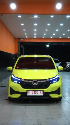 Brio fresh from dealer, langsung naik kelas lighting! Silahkan di cek Keranjang kuning nya @Yoong Motor Indonesia  @𝙥𝙤𝙬𝙚𝙧+  @OSRAM Bi-LED Proyektor  #TeamDaytona #BrioUpgrade #OsramLighting #Shroud5D #RGBLighting #PowerPlus #CarModification #JambiCarStyle #LampuMobilKeren #LightingUpgrade #osram #yoongmotor #yoongmotorindonesia #yoongmotorgroup #yoongmotorjambi #brio #briomodifikasi #brioganteng #briogalery 