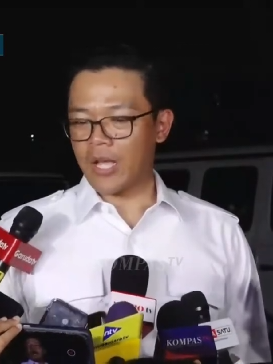 Sugiono usai Prabowo Panggil Anggota DPR Fraksi Gerindra ke Kertanegara: Ingatkan Jaga Tingkah Laku Sekretaris Jenderal (Sekjen) Partai Gerindra yang juga Menteri Luar Negeri (Menlu), Sugiono mengungkapkan arahan Ketum Gerindra sekaligus Presiden RI, Prabowo Subianto saat mengumpulkan seluruh anggota DPR RI Fraksi Gerindra ke Kertanegara pada Senin (8/9/2025). 