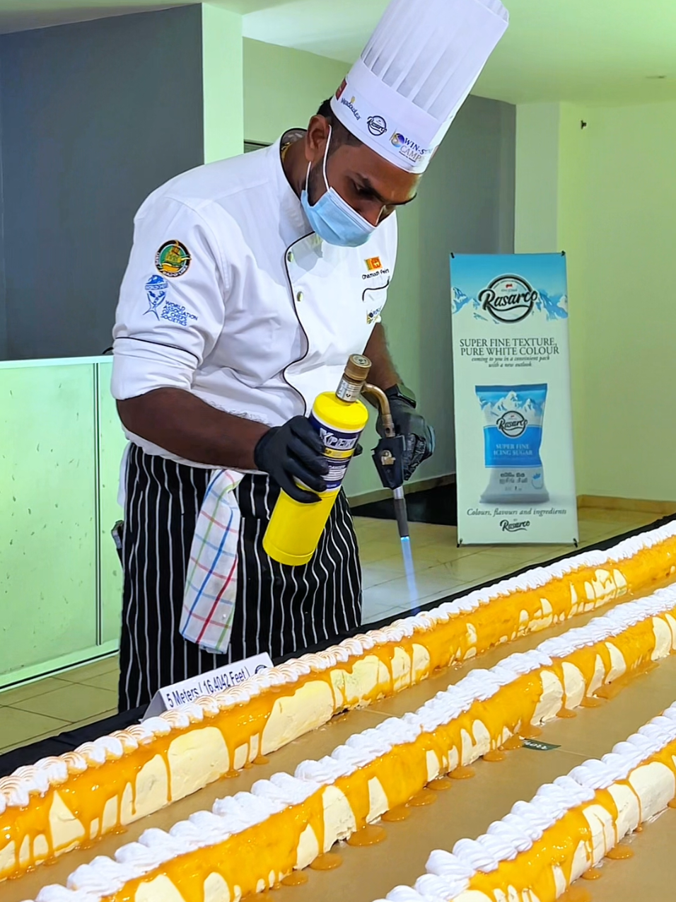 ලෝකේ දිගම Swiss Rall එක ලංකාවෙන්.. 🏆️🌍 #creatorsearchinsights #worldrecord #foryoupage #sweets 