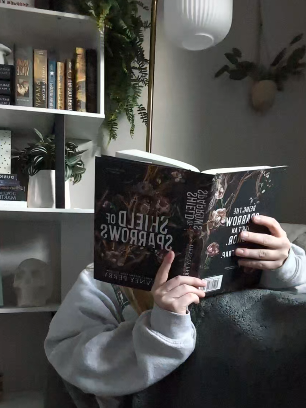 your mom goes to college📚 #BookTok #books #romantasy #fantasybooktok #bookish 