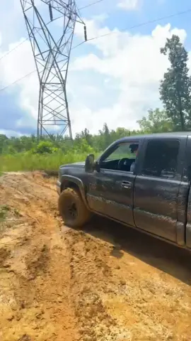 Pavement princess’s @5.3_zay #cateye #digrig #trucks #liftedtrucks 