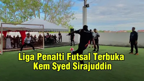 07.09.2025 Liga Penalti Futsal Terbuka Kem Syed Sirajuddin @Futsal Kompleks Pernama Kem Syed Sirajuddin Saya berkesempatan hadir ke Liga Penalti Futsal Terbuka Kem Syed Sirajuddin yang berlangsung di Futsal Kompleks Pernama Kem Syed Sirajuddin. Terima kasih kepada Kolonel Zakhir Asni bin Zabidi, Pemerintah Garison Kem Syed Sirajuddin, Gemas atas jemputan. Turut bersama Penyelaras Dun Gemas Ust Muhamad Firdaus Rustam.  Sebanyak 32 pasukan telah mengambil bahagian, menunjukkan semangat kesukanan yang tinggi dan sambutan yang sangat meriah. Tahniah kepada semua pasukan yang bertanding serta penganjur yang berjaya melaksanakan program ini dengan baik.  @mohdisam18 #penalti #football #CapCut 