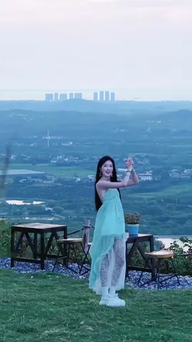 这一刻 世界在我脚下！#琥珀系 #琥珀流光 #初秋必学的琥珀妆 #抖音潮流舞蹈大赛 #loopk87 