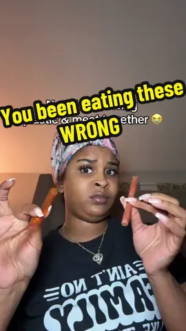PSA: Slim Jims come with a lil jacket. TAKE IT OFF 😭 Comment if you BEEN eating it wrong🫠 Comment if you BEEN eating it right🤪 #slimjim #slimjims #slimjimstick 