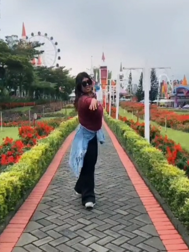 Happy Holiyay 😘 #girl #gadisjawa #happy 