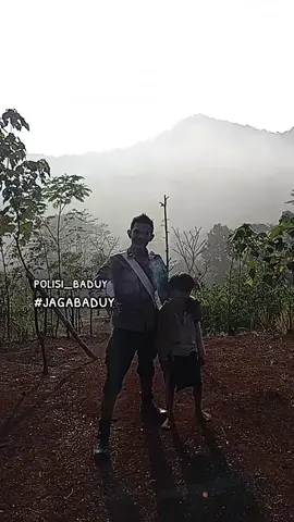 #padahariini moment jeung si cemod budak Cikeusik keur masih jadi pembina desa adat Kanekes / Baduy  #poldabanten #polreslebak #fyp #polriuntukmasyarakat #police #polripresisi #baduy 