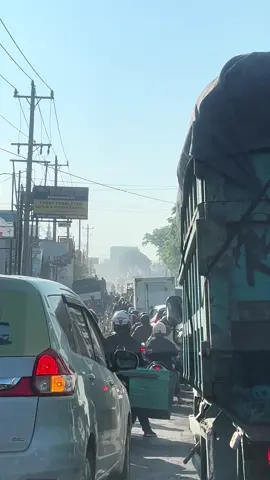 geloo, vrindavan 2.0 kah??😶‍🌫️😬🥴 #fyp #4u #macet #vrindavan #indonesia 