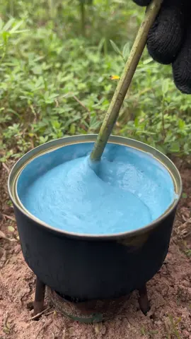 The guy show DIY mini soap and save to survival #bushcraft #Outdoors #camping 