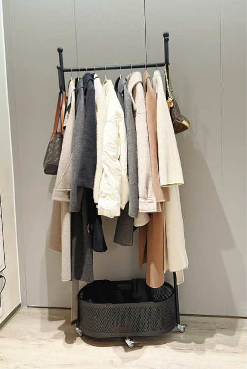 Floor-standing clothes hanger bedroom movable coat rack, 360° universal wheel design, easy to move#coatrack #hanger #Metal #homegoods #fyp 