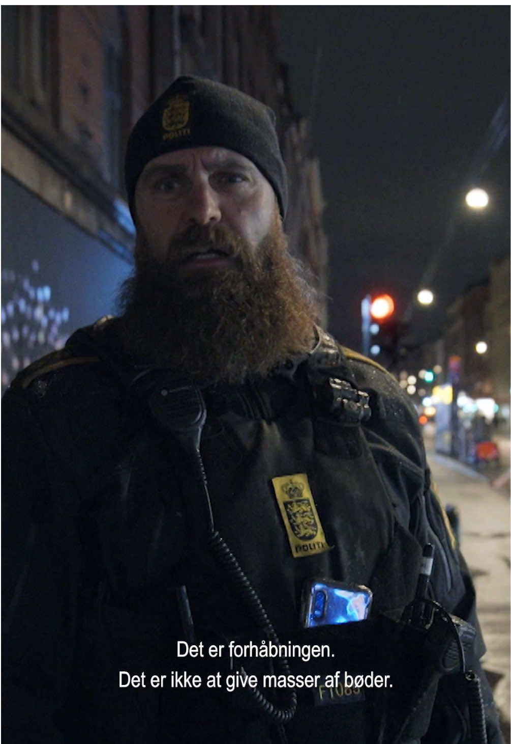 Svarer @Nicklas Søderberg Ba Når du kører over for rødt på cykel… ender du i armene på Jimmi 🚦🚲 Nyt afsnit af Gadebetjentene i aften 20.00 på Kanal 5 eller stream nu på HBO Max