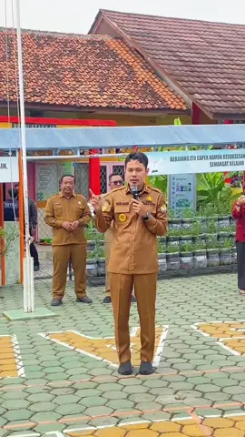 Panen Bersama SDN Banjarsari 5 (ESBALMA)  Semoga pengalaman ini mengajarkan kita pentingnya kerja sama, dan peduli terhadap lingkungan sekitar. #kotaserang #nuragisaulia #serang #banten #pemerintahkotaserang 