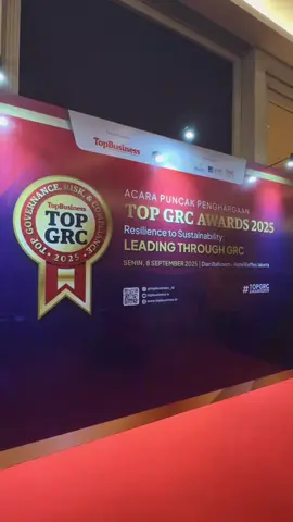 sebagai ajang penghargaan GRC terbesar di Indonesia, TOP GRC Awards 2025 bukan sekedar seremonial, melainkan medan kompetisi bagi perusahaan-perusahaan terbaik. Keberhasilan Bank Kalbar menegaskan identitasnya sebagai Bank Kite Punye Kite, bank milik bersama yang sahamnya dimiliki oleh Pemerintah Provinsi, Kabupaten, dan Kota, se-Kalimantan Barat yang kini menjelma sebagai pilar pembangunan ekonomi daerah sekaligus inspirasi perbankan nasional. #rianorsan  #gubernurkalbar  #grcawards2025  #kalbar  @rianorsan.id  @erlinanorsan.id  @bankkalbar_official  @adpim.provkalbar