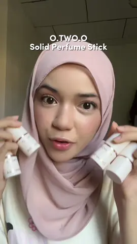 Sumpah i suka gilss bau yilong nii😍💗💗💗 please la korang try dah la tahan lama tauu bau diaaa😔☝🏻 #otwoo #otwoomy  #otwooperfumestick  @O.TWO.O Beauty 