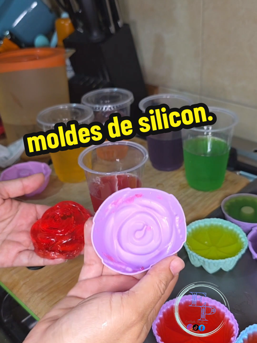 moldes de silicon.  Ahora si me salieron  mis gelatinas justo como las imaginé. #gelatinas  #moldesdesilicona  #postresfaciles 
