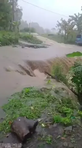 Banjir kemarin di Taka Tunga Golewa Selatan #hujan #angin #banjir 
