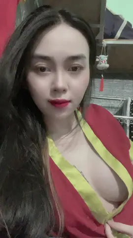 Thằng đó làm em khóc