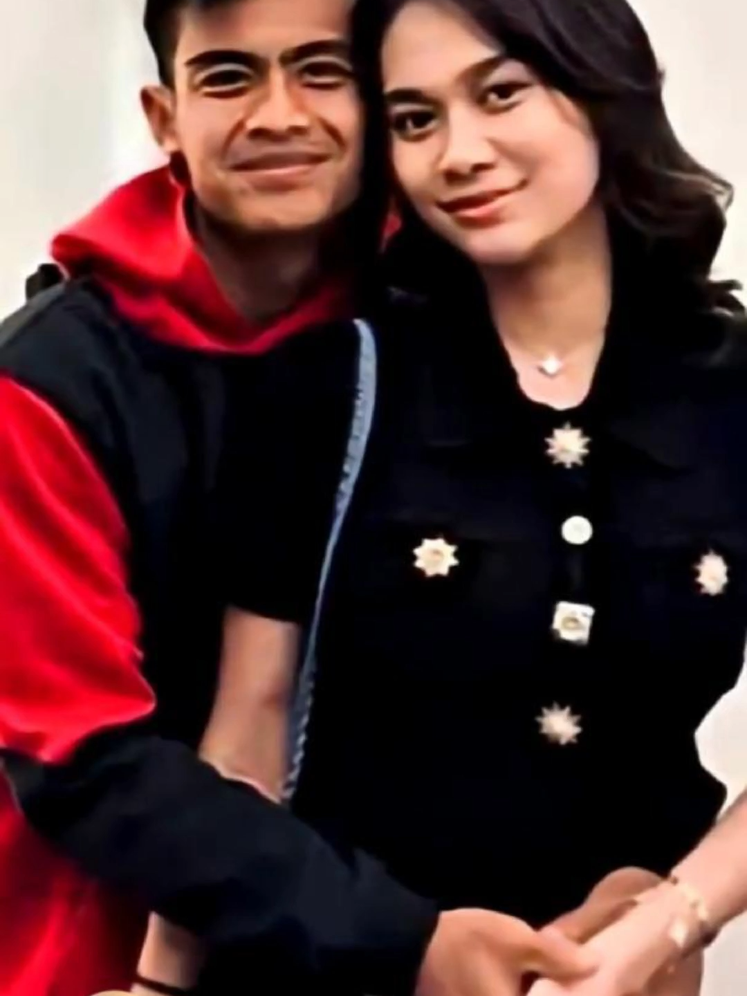 Jennifer Jill Pasang Badan Bela Philo, Anak Saya Bukan Perusak Rumah Tangga Arhan–Azizah‼️ ---------------------------- ✅Follow ig : @hotznews_ ---------------------------- #artist #news #like #followme #Love