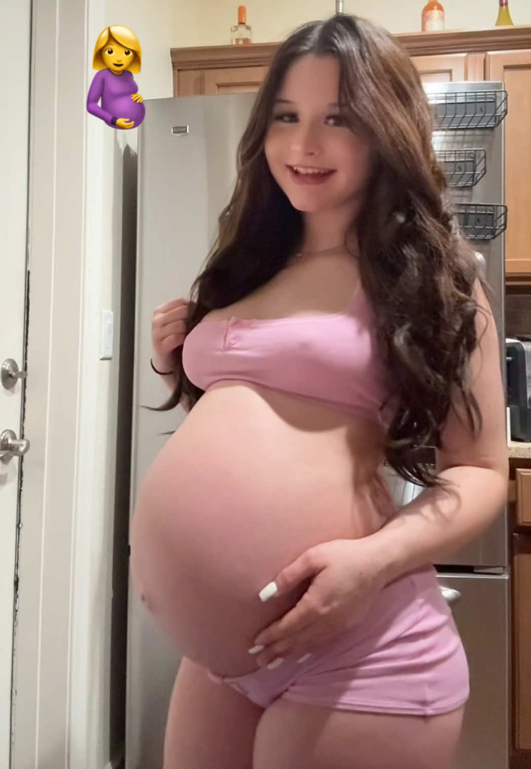 My baby’s getting big🤰🤰 #fyp #viral #pregnant #pregnancy #pregnantlife 