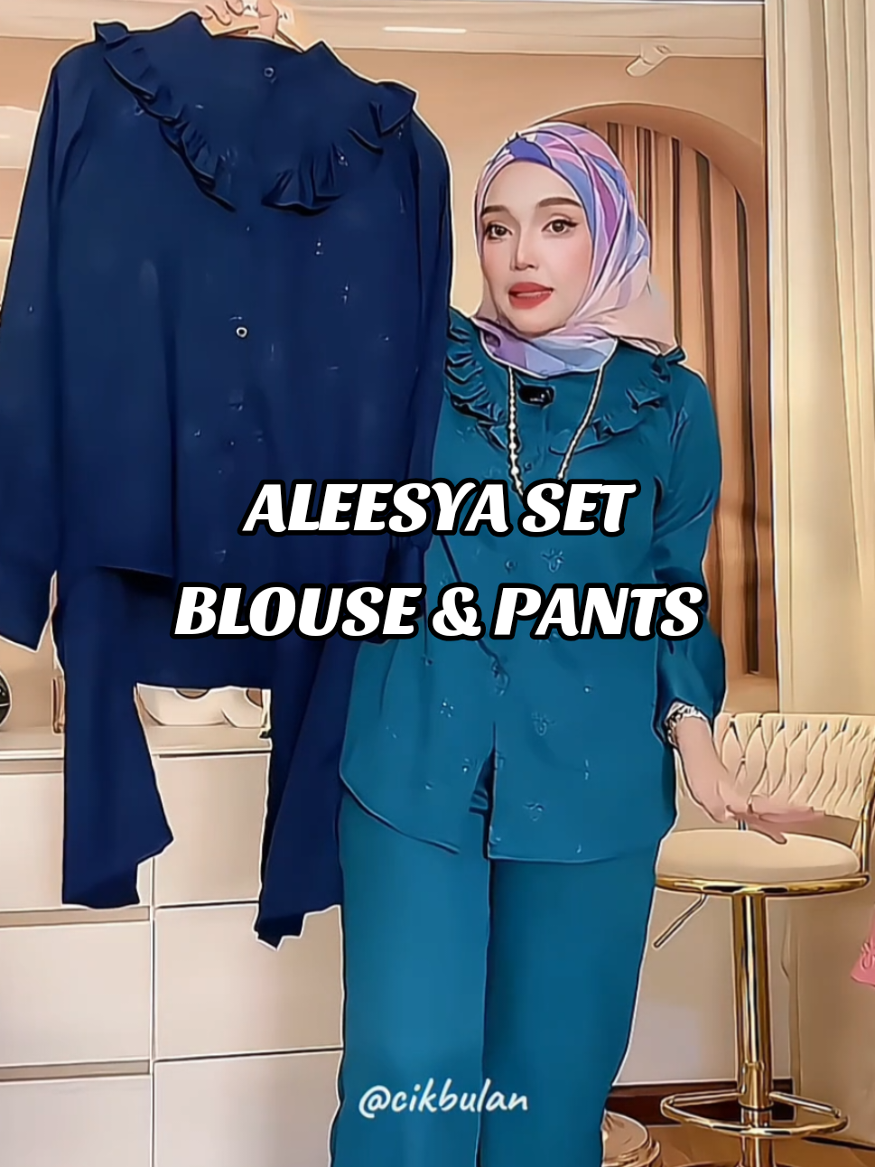 ✨ Oneset Blouse + Seluar Viral ✨ Oneset ni memang jadi pilihan ramai sekarang 💕 👕 Blouse premium crepe embossed – nampak exclusive 👖 Seluar material premium crepe – jatuh cantik, tak melekap 🔥 Cutting kemas & selesa, sekali sarung terus bergaya ⚡ Limited pieces, cepat habis sebab tengah viral! #cikbulan #tiralegacy #tiralegacyhq #setbajuseluar #oneset 