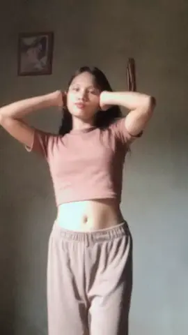 naiinis na'yan sya, hindi masundan yung bilis #milkshakekatseyexgap 