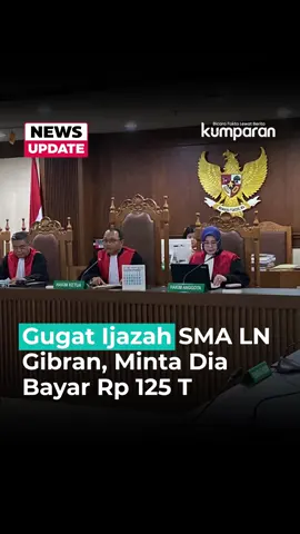Wakil Presiden Gibran Rakabuming Raka digugat secara perdata ke Pengadilan Negeri Jakarta Pusat terkait ijazah SMA yang digunakan sebagai syarat pencalonan wakil presiden. Gugatan itu teregister dengan nomor perkara 583/Pdt.G/2025/PN Jkt.Pst, diajukan oleh seorang warga bernama Subhan. Selain Gibran, Komisi Pemilihan Umum (KPU) juga menjadi turut tergugat dalam perkara ini. Subhan menilai ijazah SMA yang diperoleh Gibran dari luar negeri tidak memenuhi ketentuan Undang-Undang Pemilu dan Peraturan KPU. Menurutnya, syarat minimal pendidikan calon presiden maupun wakil presiden adalah tamat SMA, SMK, MA, atau sederajat di Indonesia. Ia pun meminta agar Gibran dinyatakan tidak sah sebagai Wakil Presiden dan menggugat ganti rugi sebesar Rp125 triliun, yang disebutnya sebagai kompensasi kerugian immateriil masyarakat Indonesia. Sidang perdana digelar di PN Jakarta Pusat pada Senin (8/9). Subhan hadir langsung bersama perwakilan KPU, sementara Gibran diwakili oleh jaksa pengacara negara (JPN). Namun, Subhan keberatan karena menilai gugatan ini ditujukan kepada pribadi Gibran, bukan jabatannya. Majelis hakim kemudian menunda sidang selama sepekan untuk melanjutkan agenda berikutnya. 📸: Dok. Istimewa, Shutterstock/Ilustrasi. Jaga Indonesia lewat fakta sebuah gerakan kolaboratif untuk mendorong masyarakat lebih kritis, bijak, dan selalu berpegang pada fakta dalam menyikapi isu-isu serta persoalan bangsa. Seluruh masyarakat indonesia harus berperan aktif menjaga Indonesia dari berbagai sisi, mulai dari ekonomi, politik, pendidikan, pangan, energi, lingkungan, hingga kebudayaan. Mari bersama jaga Indonesia lewat fakta. #newsupdate #update #news #videonews #politik #gibran #wapres #pnjakpus #pengadilan #gugatan #ijazah #kabarpilpres #beritapolitik #info #infoterkini #berita #beritaterkini #jagaindonesia #bicarafaktalewatberita #kumparan #JagaIndonesiaLewatFakta