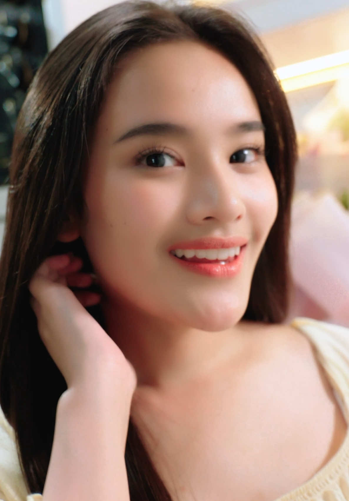 When your hair feels this silky, it just can't stop dancing fa jangan lupa check out ya mumpung lagi promo 9.9! ✨ @Sunsilk Indonesia #SunsilkID #SerumSilkySmooth #BiarkanRambutSilkymuMenari