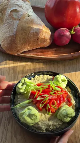 Am testat salata asta la un restaurant cunoscut din Bucuresti si ne-am indragostit pur si simplu de ea 😍 #salatadevinete #retetesimple #retetevirale 