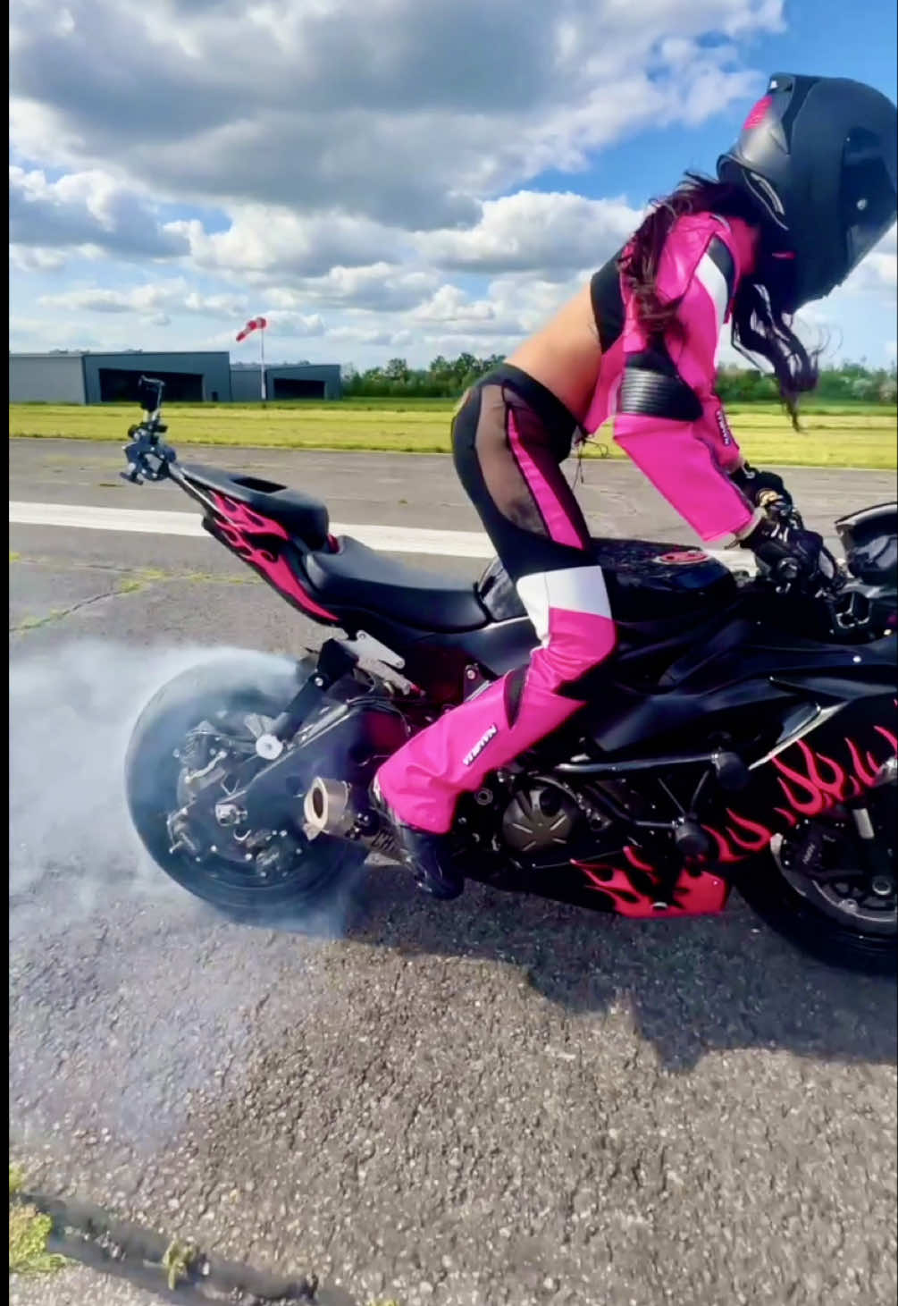 Hot wheels, pink vibes ? 🏍️💨💕