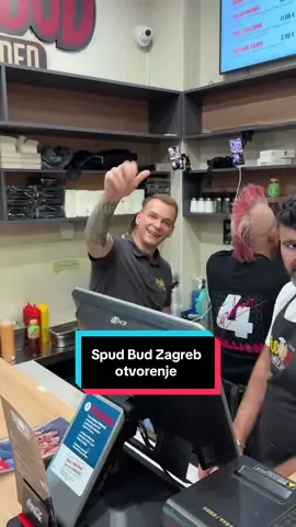 Napokon se otvorio @Spud Bud Zagreb 🥔🥳 📍Bogovićeva 4, Zagreb Respect za @Igor Jadan što ulaže u firmu 🙌 @spudman @lilspud  #spudbud #spudbudzagreb #jackedpotato #spudman 