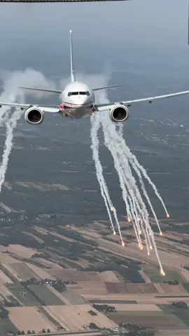 Ignacy Jan Paderewski - Boeing 737-800 BBJ2 nr 0112😮‍💨 To była niezwykła okazja do uchwycenia rządowego samolotu w powietrzu. Precyzując - maszyny z 1. Bazy Lotnictwa Transportowego, obsługującej najważniejsze osoby w państwie.  #boeing #boeing737 #bbj #lotnictwo 