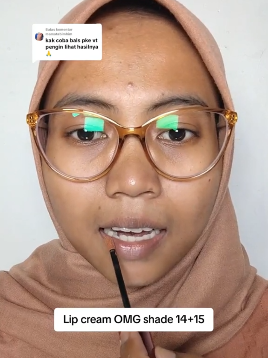 Membalas @mamatabimbimini ombre lip cream @OMG  shade 14+15nya kak😊. #ombrelips #lipcream #lipcreamomg #bibirgelap 