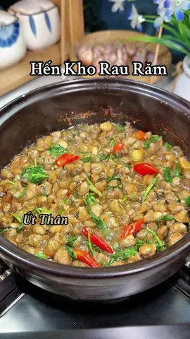 Cơm nóng mà gặp hến kho rau răm, xác định hết nồi . #monngondelam #bepnha #ancomnha #henkhorauram #fyp