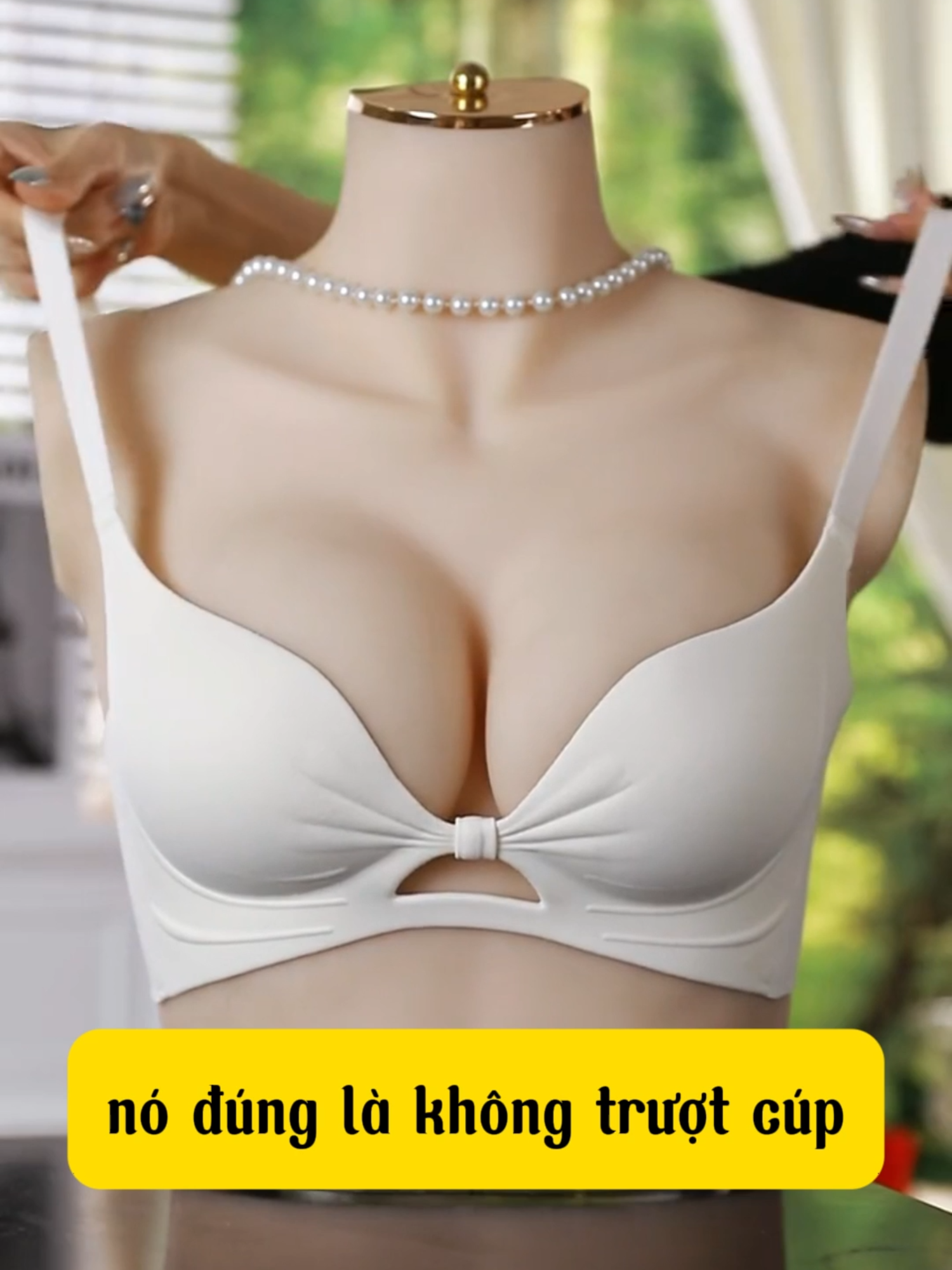 Thiết kế không gọng giúp nâng đỡ nhẹ nhàng mà không gây áp lực, giúp ngực được định hình tự nhiên và ba chiều, mang lại cho người mặc sự thanh lịch và thoải mái hơn.#CHEME