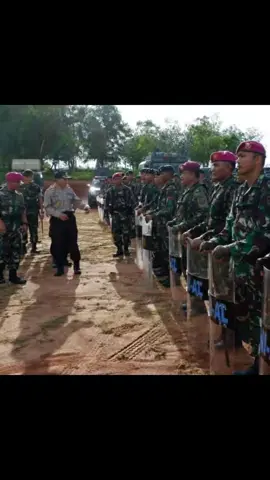 Sejelek - jeleknya kau menghina institusi kami, kami tetap bangga. Silahkan hujat trus institusi kami, biar rakyat yg menilai & merasakan keberadaan kami. Kami hanya penengah diantara Pasukan Brimob & masyarakat. Jadi klo kalian mengAdu Domba TNI & Polri itu urusan kalian, krn TNI - Polri tetap Solid di setiap penugasan. #tniindonesia🇮🇩  #tniprima  #polripresisi  #polriindonesia🇲🇨  #tnipolrisolid 