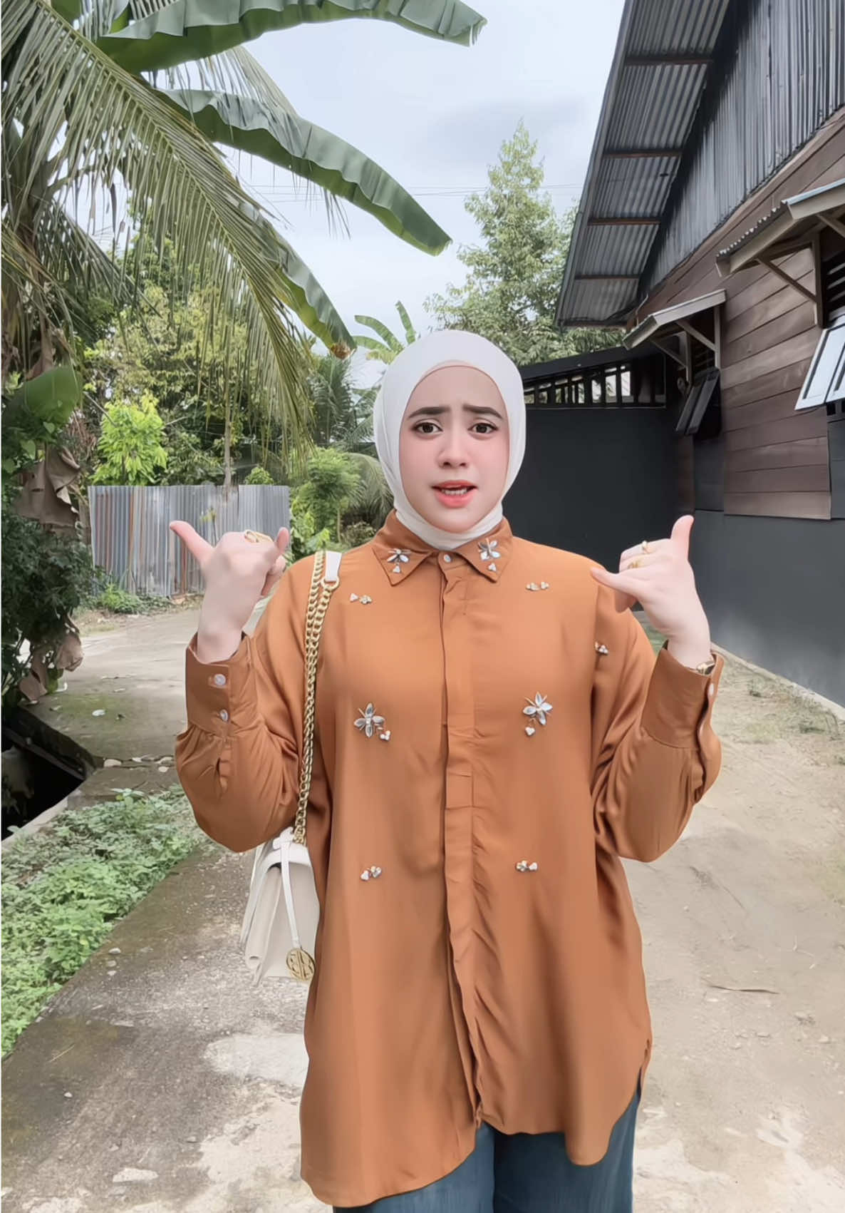 kemeja bahan rayon gini ademm poll💐🧡 #kemejapayet #kemejawanita #ootdfashion #ootdhijab #ootdinspo 