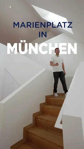 Marienplatz – Exklusive Galeriewohnung mit Dachterrasse und Panoramablick im Herzen Münchens Größe: ca. 186QM Wohnfläche Kaltmiete: ca. 4.950,00€ Nebenkostenvorauszahlung: 1.000,00€ Warmmiete: 5.950,00€ Diese moderne, lichtdurchflutete Galeriewohnung erstreckt sich über zwei Ebenen und bietet eine exklusive Lage direkt am Marienplatz. Von der großzügigen Dachterrasse genießen Sie einen unvergleichlichen Blick auf die Frauenkirche, das Münchner Rathaus sowie die Bayerische Staatsoper – ein Wohnerlebnis der Extraklasse mitten in der Altstadt.  Highlights der Immobilie:  Toplage: Direkt am Marienhof, in unmittelbarer Nähe zum Marienplatz  Ruhige Wohnatmosphäre: Trotz zentraler Lage absolut ruhig  Spektakulärer Ausblick: Frauenkirche, Rathaus und Oper im Blick  Dachterrasse: Großzügige Freifläche zum Entspannen und Genießen  Der Aufzug fährt bis direkt vor die Wohnung Energieausweistyp: Bedarfs­ausweis Gültig bis: 19.04.2033 Gebäudeart: Wohngebäude Baujahr lt. Energieausweis: 1900 Primärenergieträger: Fernwärme Endenergie­bedarf: 103,00 kWh/(m²·a)  #münchen #marienplatz #RoomTour #scheiterimmobilien #immobilien   