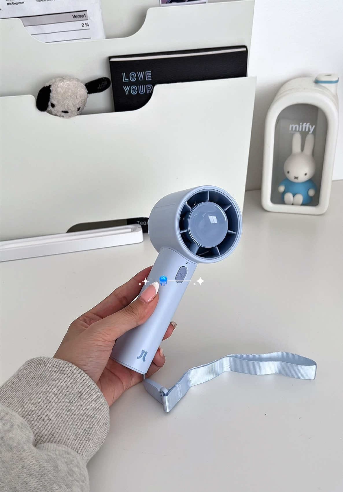 ₱799 4000mAh jisulife hand fan!! 🩵 i’m inlove with the color 😔 #jisulife #jisulifehandheld #jisulifeminifan #tiktokshop #blue 