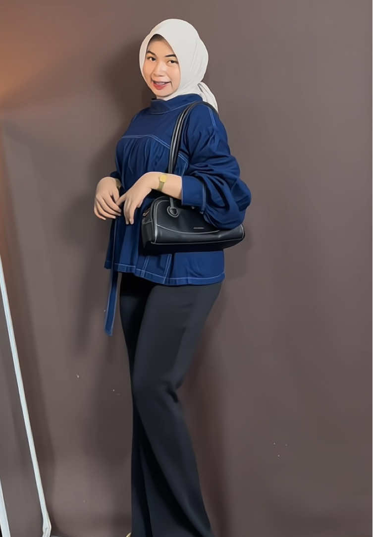 hehhh knp siii cantik bgt blouse nya🥹🥹🥹❤️