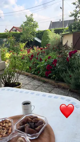 عشره سنين الله يخليها ليه ❤️