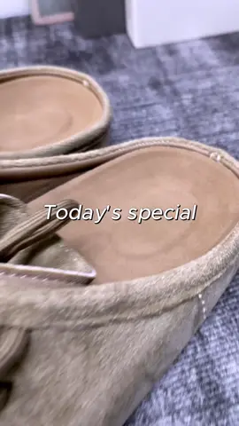 Aren’t these loafers too good?#loafers #beautifulgirl #girlshoes #outfitessentials #trendyslippers 