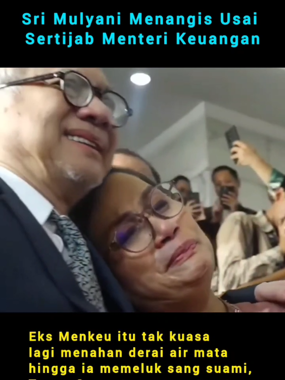 Patrolmedia, Jakarta – Tangisan haru Sri Mulyani pecah setelah jabatan Menteri Keuangan yang baru saja ia lepas dalam momen perpisahannya dengan para ASN di Kemenkeu. Sebelum meninggalkan gedung Kemenkeu, kedua mata Sri Mulyani berkaca-kaca saat pegawai Kemenkeu memberikan pesan perpisahan untuknya. https://www.patrolmedia.co.id/2025/09/09/video-sri-mulyani-menangis-usai-serah-terima-jabatan-menteri-keuangan/ #srimulyani #kabinetmerahputih #kepri #batam #sumaterabarat 