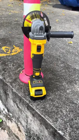 #dewalt #tiktokshoplabordaysale #getreadyforfashionweek #anglegrinder #grinder 