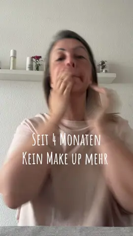 Meine Routine.  Alternativlos.  Systempflege  (und ich liebe nach wie vor abgöttisch das hydro serum!) und im Anschluss der  Tinted Moisturizer.  Seit 4 Monaten kein Make Up mehr, das an Tieren qualvoll getestet wurde 😱.  Für mich unumgänglich:  Tierversuchsfrei, ohne Konservierungsstoffe, ohne Mist.  Und was nutzt du so?  Schreib mir, wenn Du den Tinted Moisturizer auch mal testen möchtest,  denn auf deine erste Bestellung bekommst du 20€ Rabatt.  Da lohnt sich doch ein fairer, frischer Neuversuch, oder?  So bin ich übrigens auch gestartet 😉👌🏼 #tierversuchsfrei #ohnekonservierungsstoffe #frischekosmetik #tintedmoisturizer 