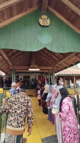 Tangis Haru Melepas Puluhan Jamaah Ibadah Umroh Di Masjid Pathok Negoro Ploskuning Jogja #ibadahumroh2025 #tanahsucimakkah #jamaahibadahumrah #masjidpathoknegoroplosokuning #jogjaistimewa 