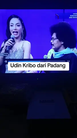 peserta dangdut mania dadakan Udin Kribo dari Padang 