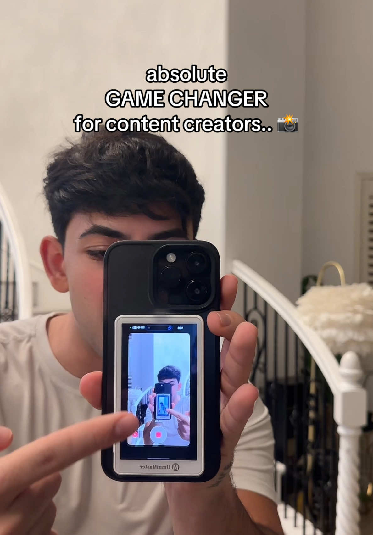 I use this for almost every video now 😭🤝 #cameraessentials #iphonehack #ClimaQuenteCabeçaFria 